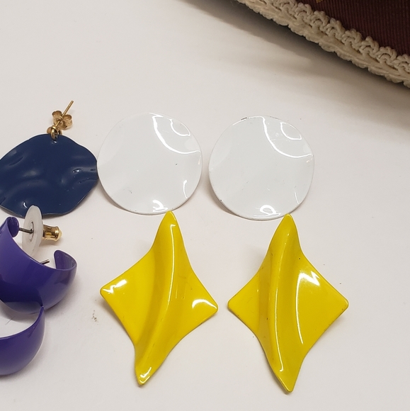 7 Pairs of Unique Vintage Abstract Earrings - Picture 10 of 11